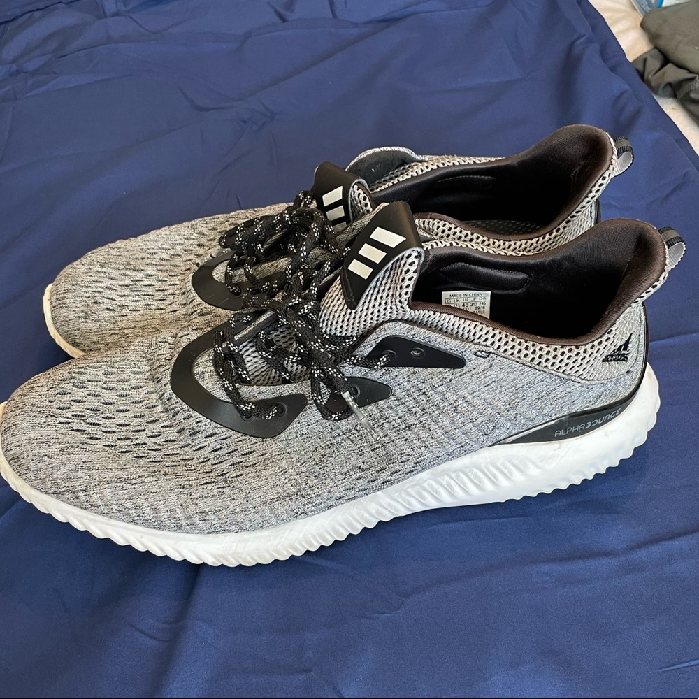 Mens Adidas Alphabounce running shoe. Size 13
